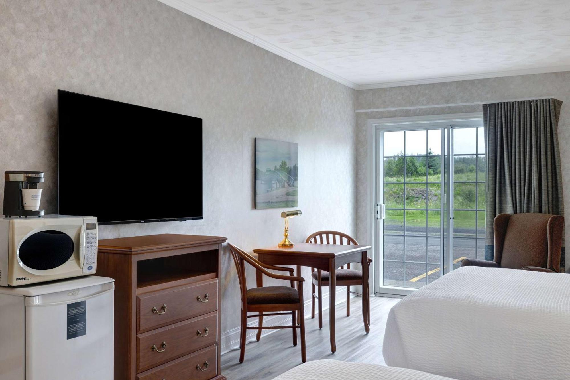 Days Inn By Wyndham Edmundston Dış mekan fotoğraf